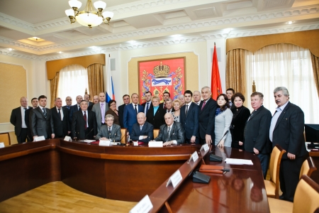 Правительство, профсоюзы и работодатели области подписали соглашение